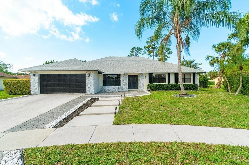 Unit for sale at 325 Knotty Wood Lane, Wellington, FL 33414