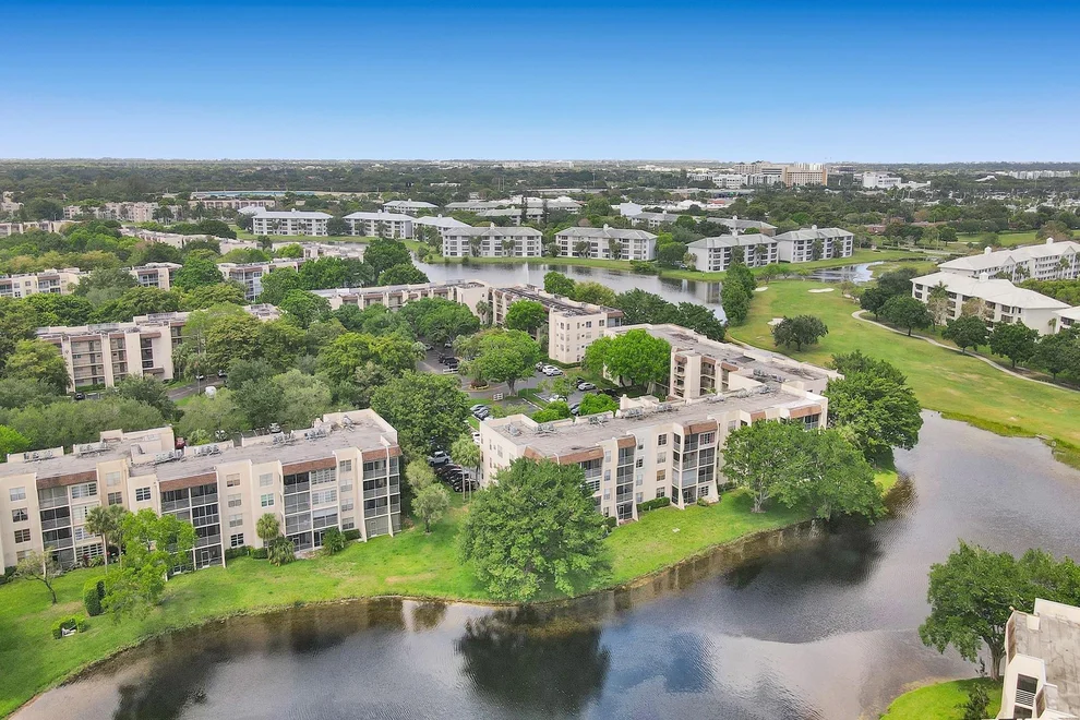 Unit for sale at 9470 Poinciana Place, Davie, FL 33324