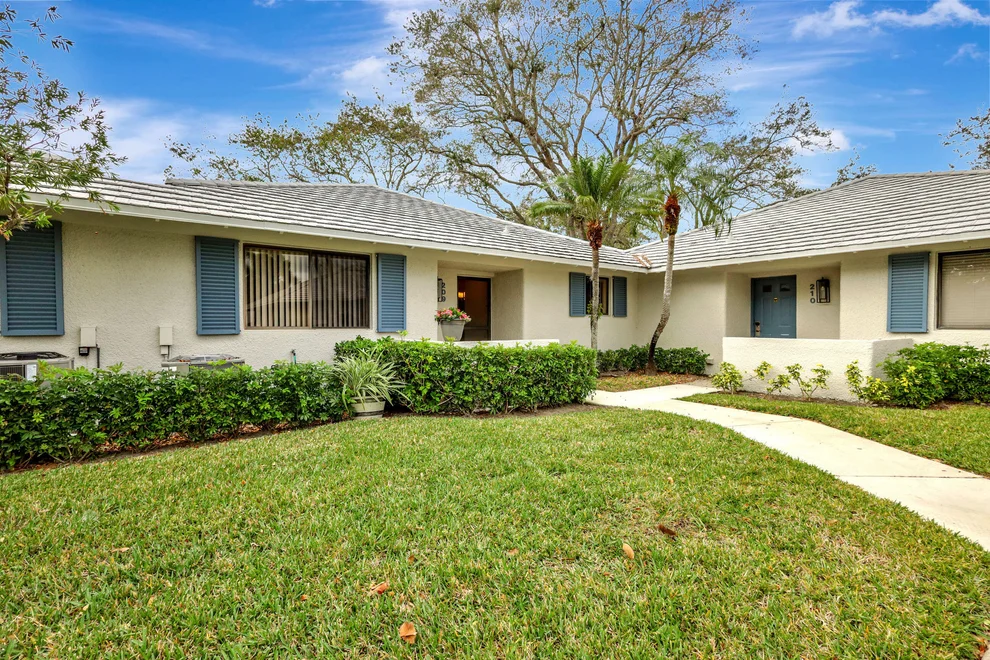 Unit for sale at 209 Club Drive, Palm Beach Gardens, FL 33418