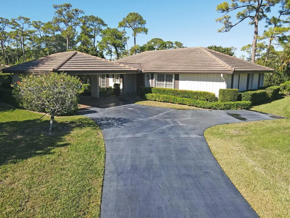 Unit for sale at 501 Forestview Drive, Atlantis, FL 33462