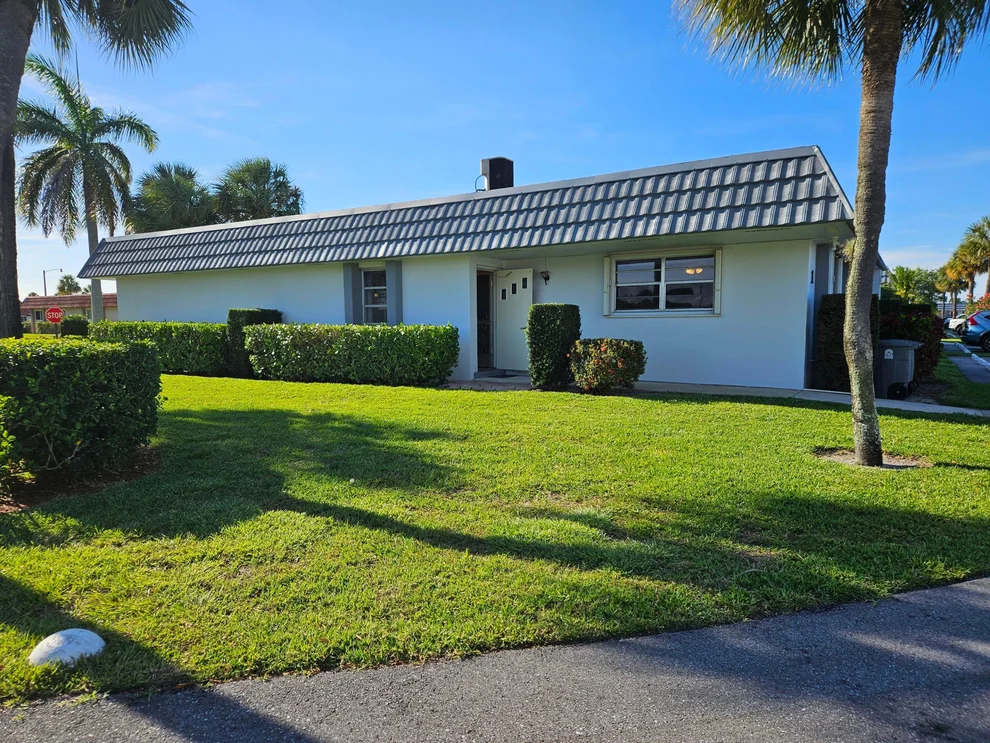 Unit for sale at 2886 E Fernley Dr Drive E, West Palm Beach, FL 33415