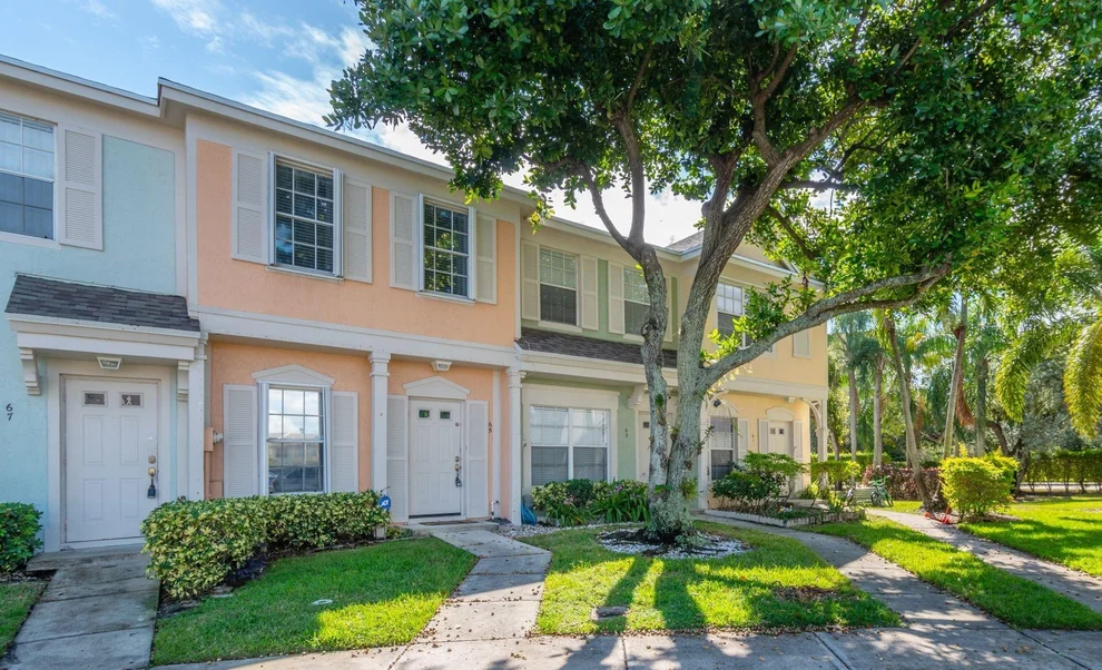 Unit for sale at 65 Whitehead Circle, Weston, FL 33326
