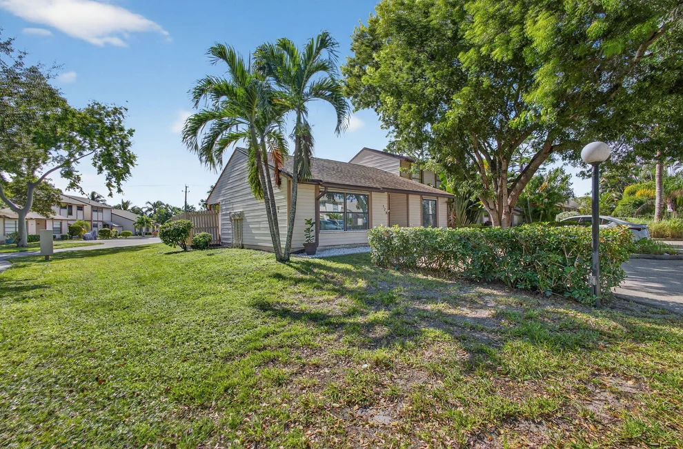 Unit for sale at 126 Sherwood Circle, Jupiter, FL 33458