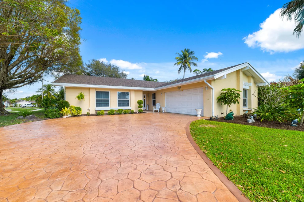 Unit for sale at 12245 Old Country Road S, Wellington, FL 33414