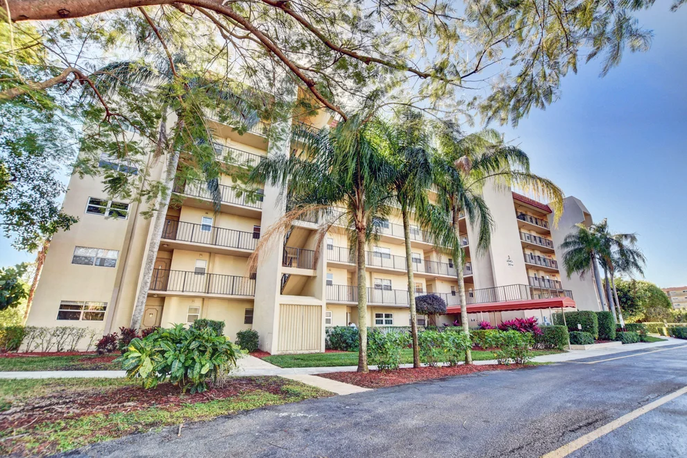 Unit for sale at 3654 Via Poinciana, Lake Worth, FL 33467