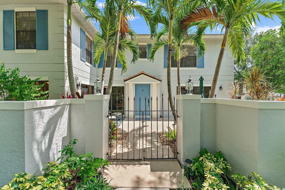Unit for sale at 352 Prestwick Circle, Palm Beach Gardens, FL 33418