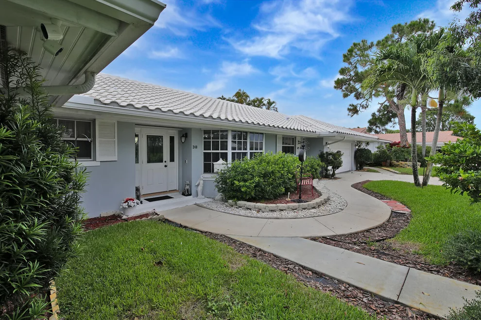 Unit for sale at 240 N Country Club Drive, Atlantis, FL 33462