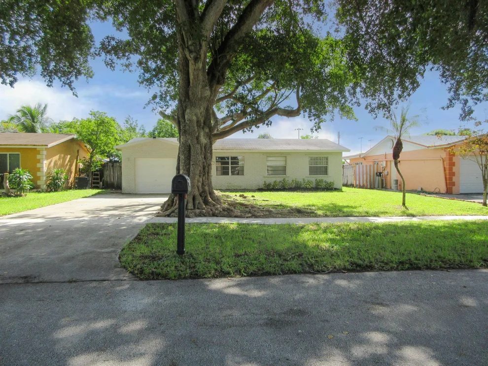 Unit for sale at 704 SW 74th Avenue, North Lauderdale, FL 33068