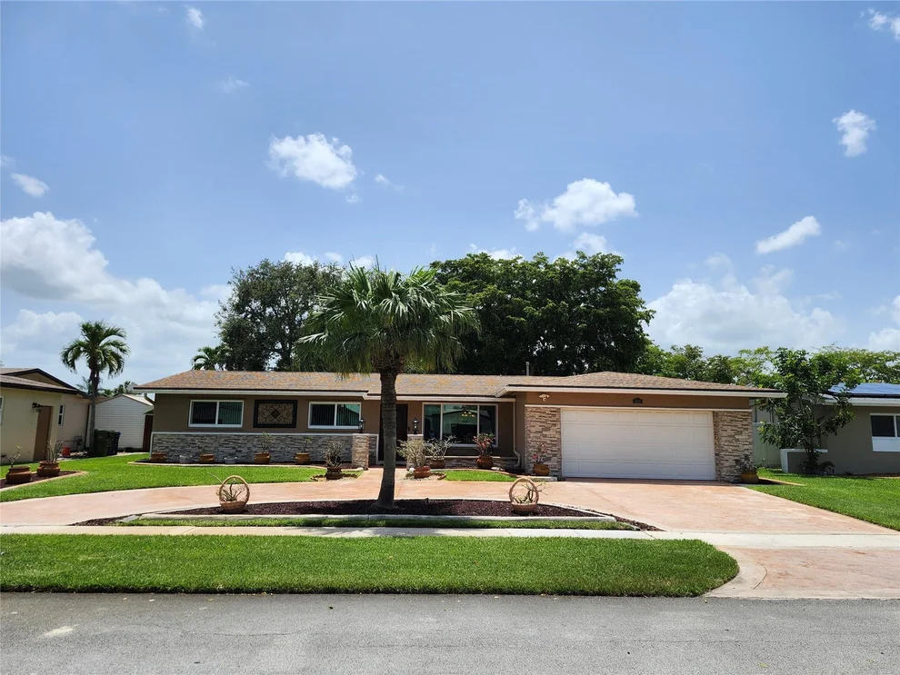 Unit for sale at 600 NW 93rd Avenue, Pembroke Pines, FL 33024