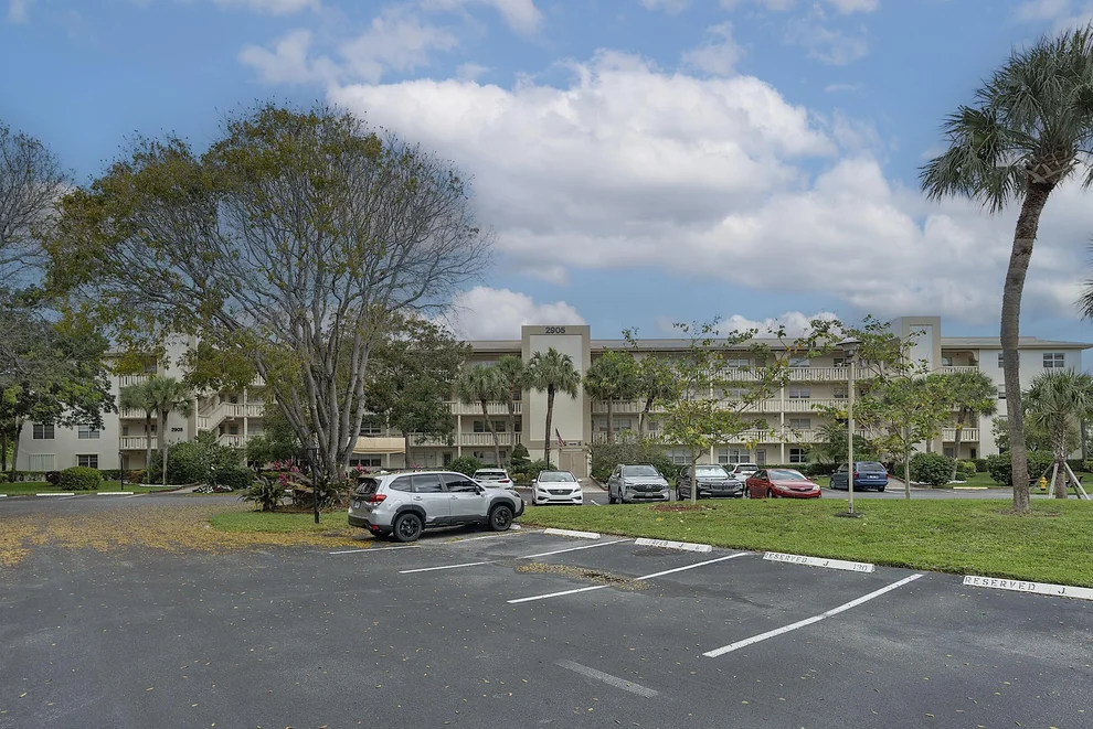Unit for sale at 2905 Victoria Place, Coconut Creek, FL 33066