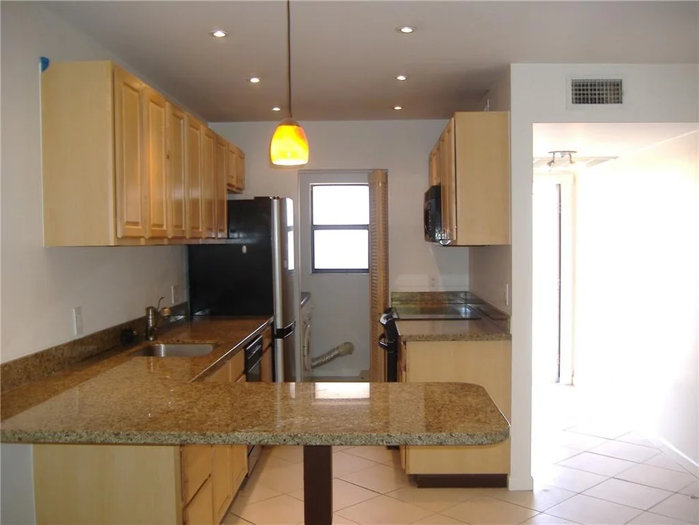 Unit for sale at 2914 NE 8th Te, Oakland Park, FL 33334