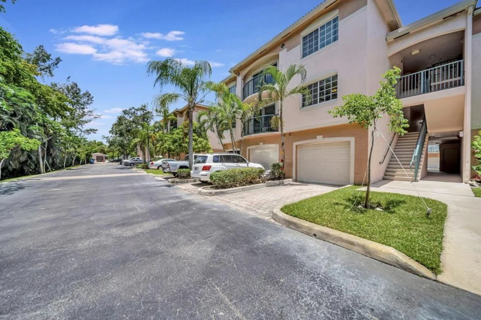 Unit for sale at 2125 SE 10th Avenue, Fort Lauderdale, FL 33316