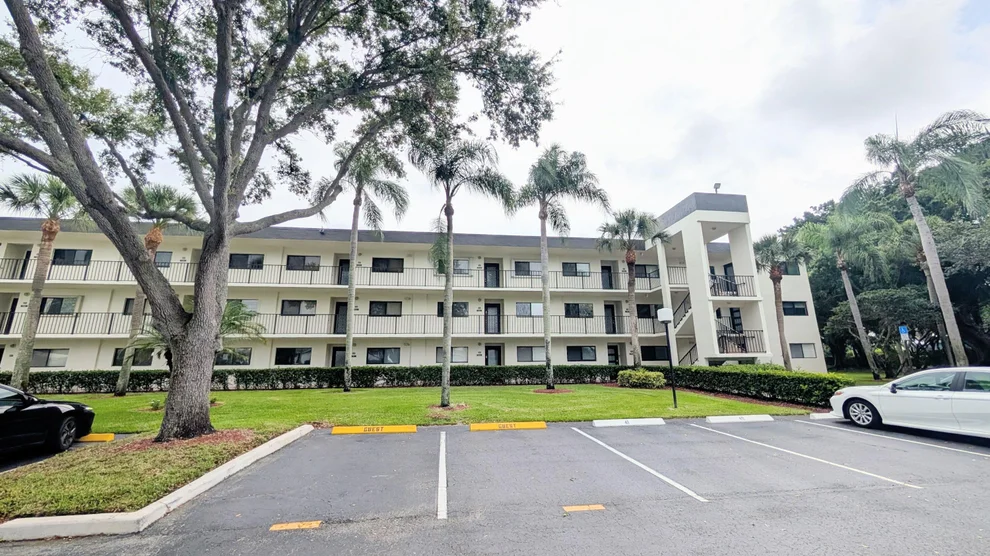 Unit for sale at 15244 Lakes Of Delray Boulevard, Delray Beach, FL 33484