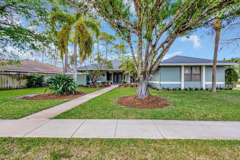 Unit for sale at 14515 Horseshoe Trace, Wellington, FL 33414