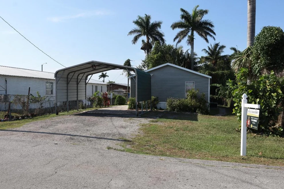 Unit for sale at 817 E 7th Street, Pahokee, FL 33476