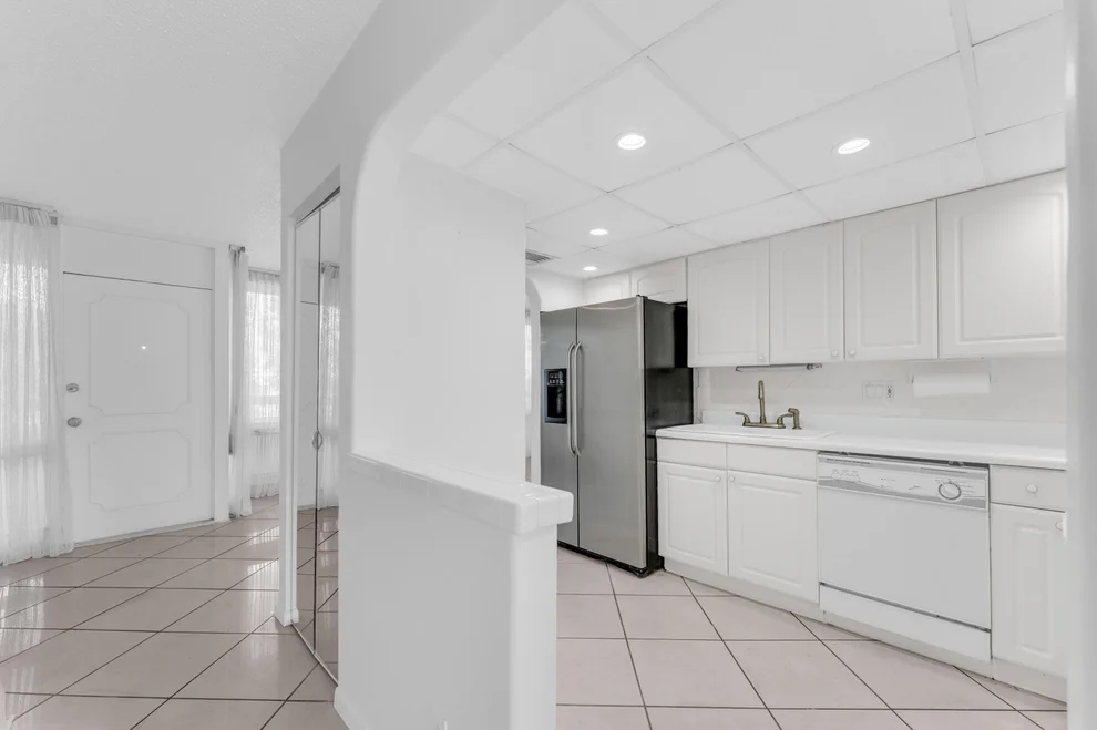 Unit for sale at 1401 S Federal Highway, Boca Raton, FL 33432