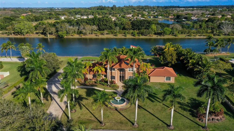 Unit for sale at 5660 Lago Del Sol Drive, Lake Worth, FL 33449