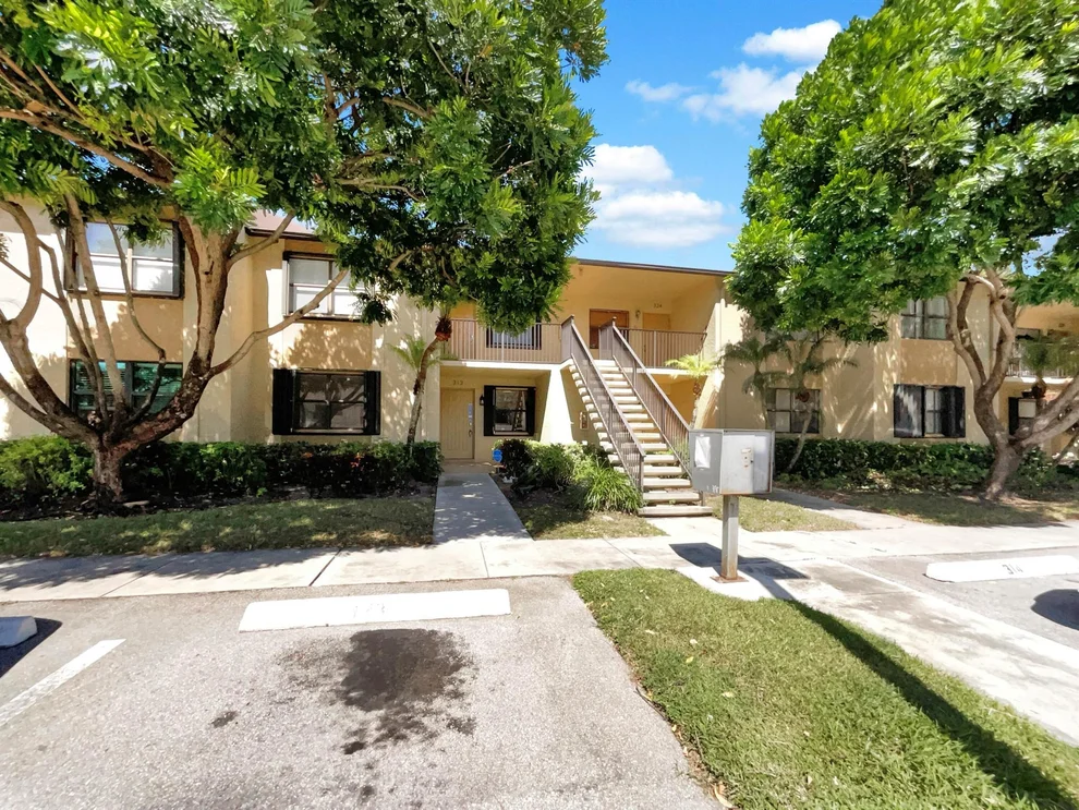 Unit for sale at 1272 S Military Trail, Deerfield Beach, FL 33442