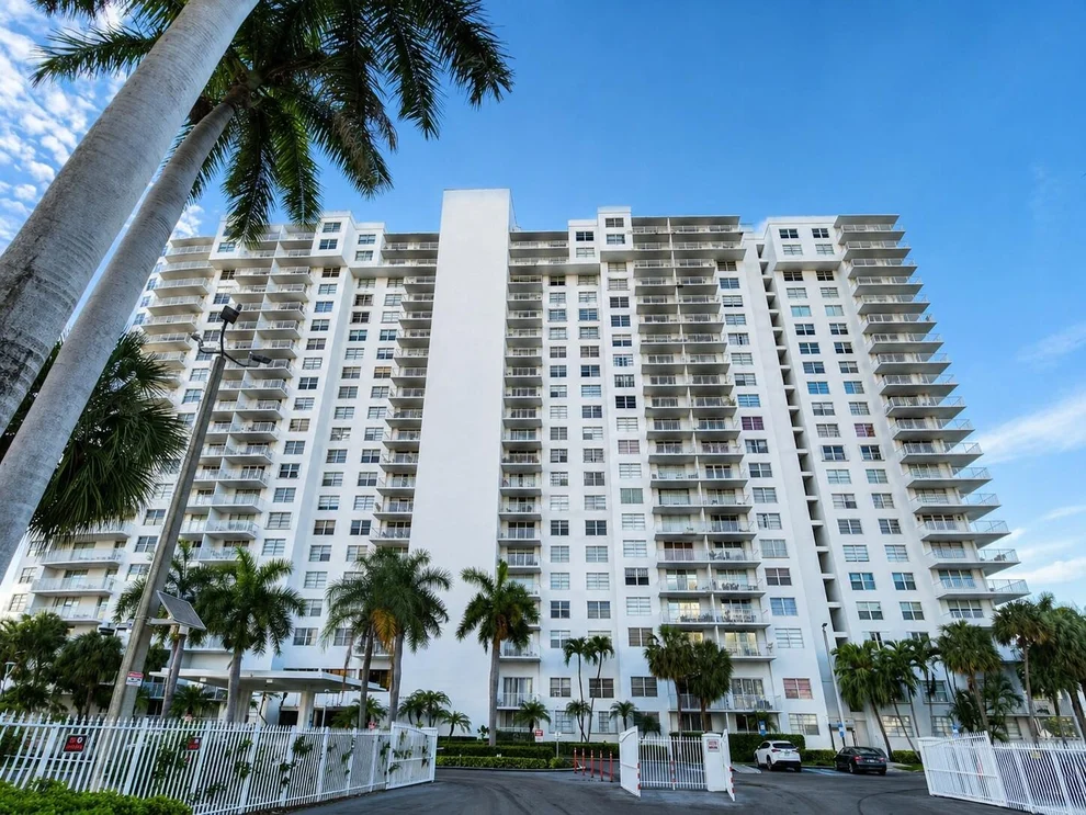 Unit for sale at 2801 NE 183rd Street, Aventura, FL 33160