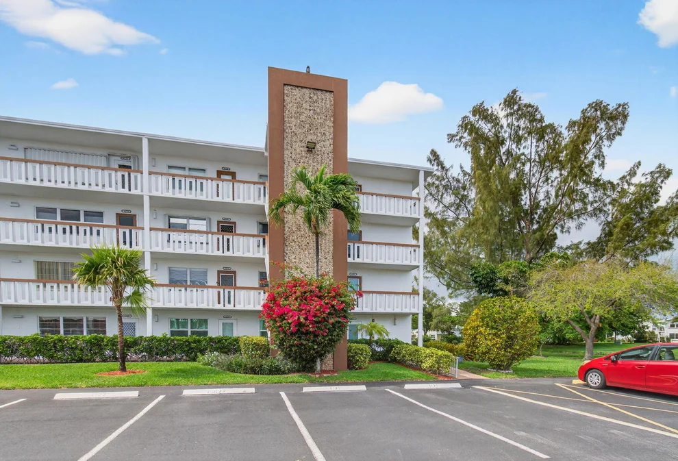 Unit for sale at 1121 Cambridge F, Deerfield Beach, FL 33442