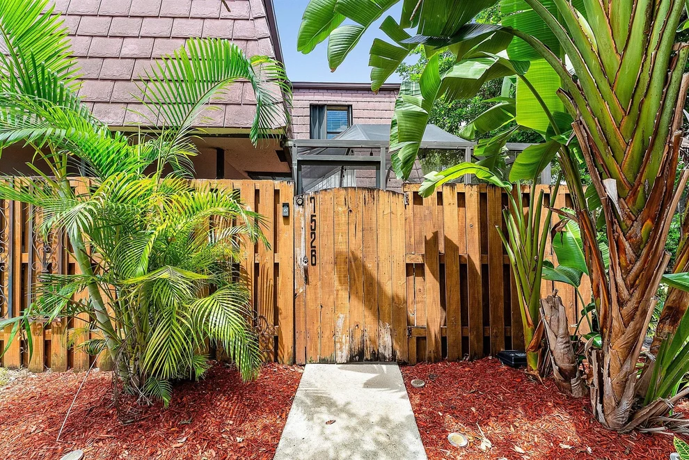 Unit for sale at 7526 Courtyard Run E, Boca Raton, FL 33433