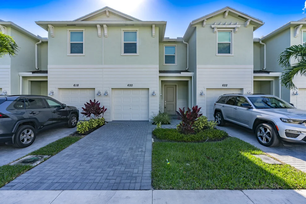 Unit for sale at 620 SE Lake Falls Street, Port St Lucie, FL 34984