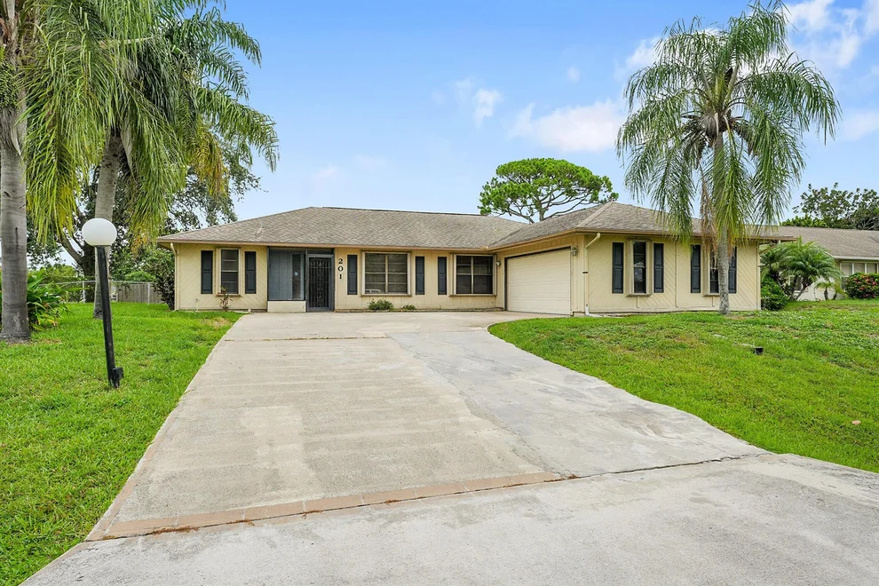 Unit for sale at 201 SE Volkerts Terrace, Port St Lucie, FL 34983