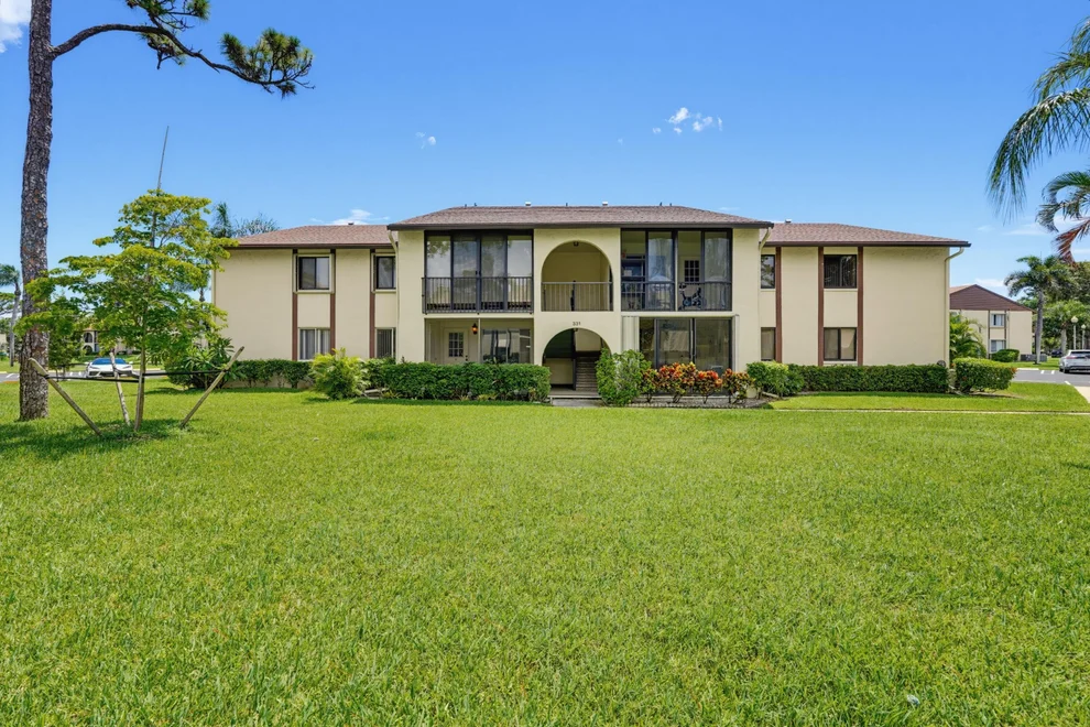 Unit for sale at 331 Knotty Pine Circle, Greenacres, FL 33463