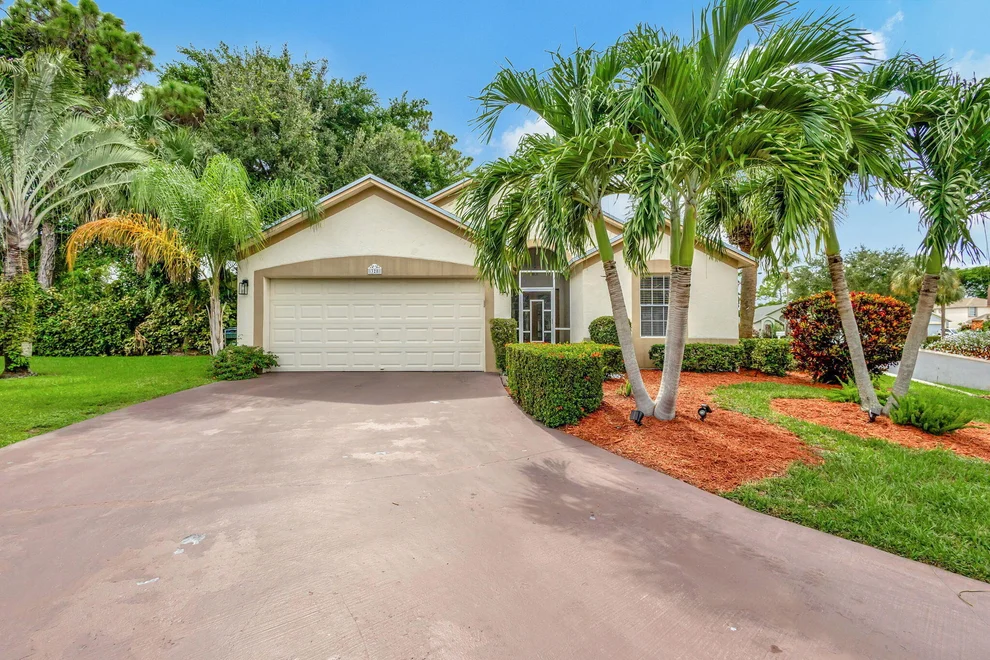 Unit for sale at 328 Hammocks Trail, Greenacres, FL 33413