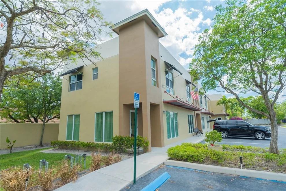 Unit for sale at 4303 NE 1st Terrace, Oakland Park, FL 33334