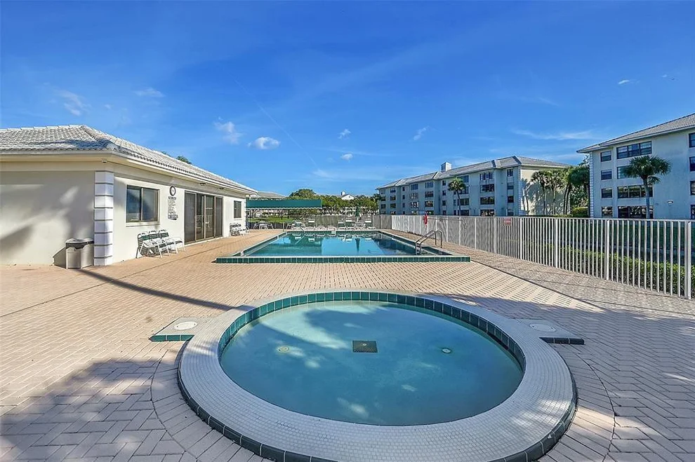 6109 Balboa Circle
