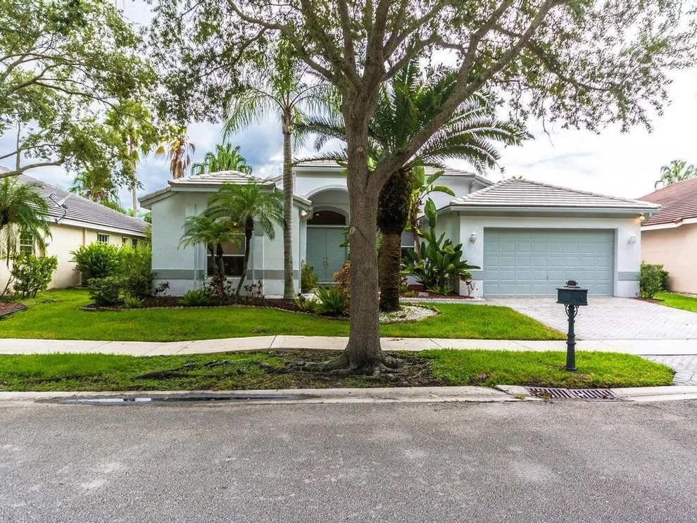 Unit for sale at 2757 Oakbrook Lane, Weston, FL 33332