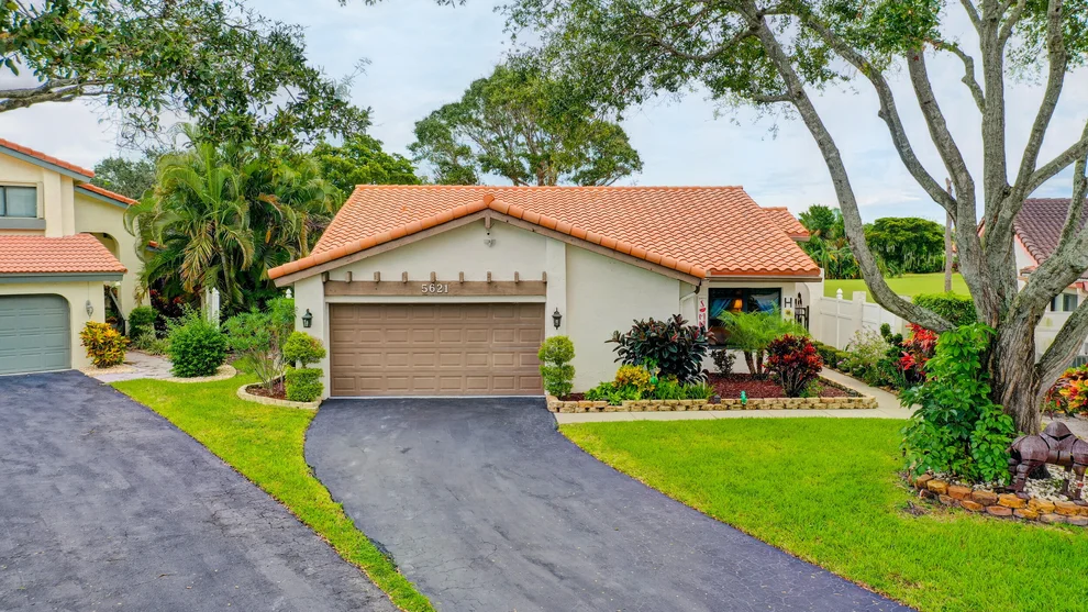 Unit for sale at 5621 Lakeview Mews Court, Boynton Beach, FL 33437