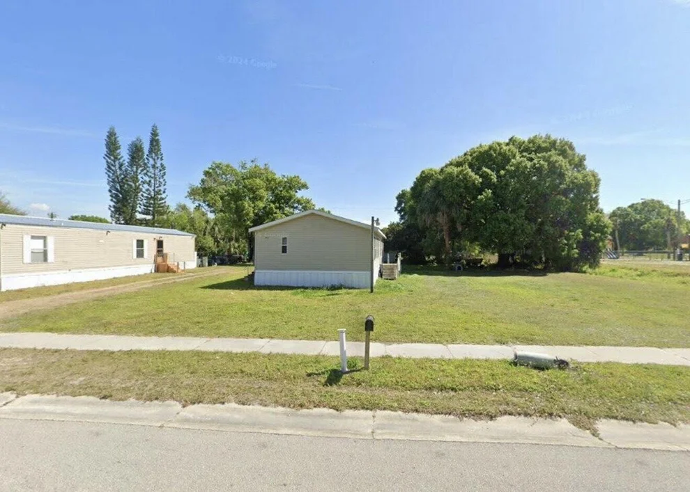 Unit for sale at 902 NE 16th Avenue, Okeechobee, FL 34972