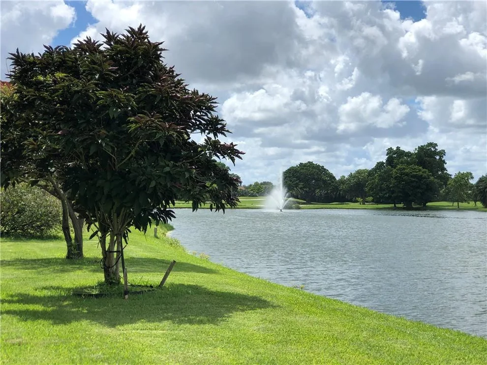 Unit for sale at 9423 S Hollybrook Lake Drive, Pembroke Pines, FL 33025