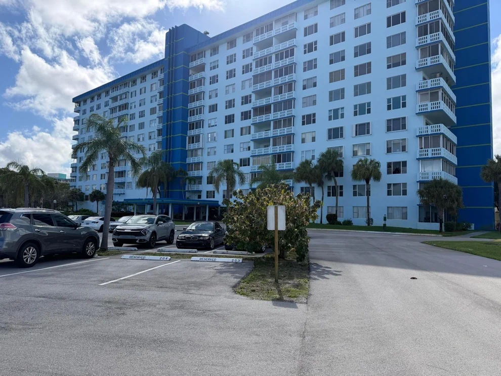 Unit for sale at 4001 Hillcrest Drive, Hollywood, FL 33021
