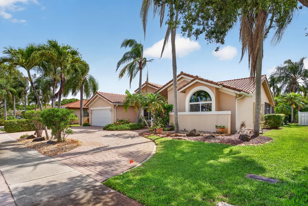 Unit for sale at 5333 N Springs Way, Coral Springs, FL 33076
