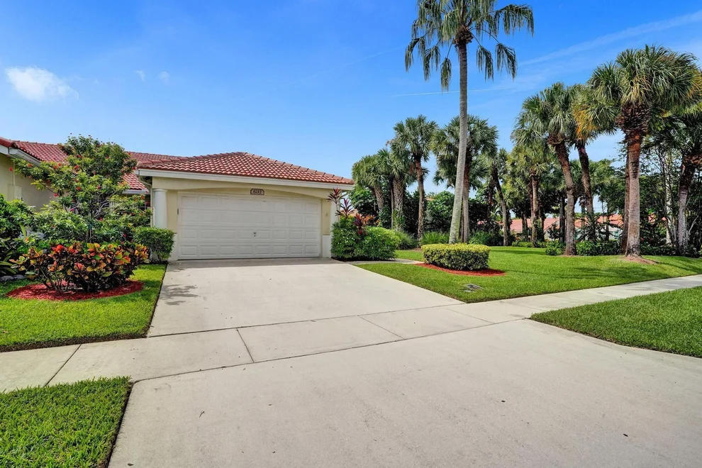 Unit for sale at 6212 Floral Lakes Drive, Delray Beach, FL 33484