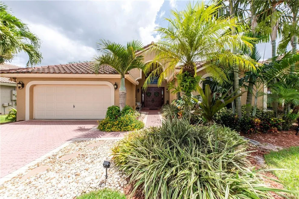 Unit for sale at 9864 S Abiaca Circle, Davie, FL 33328