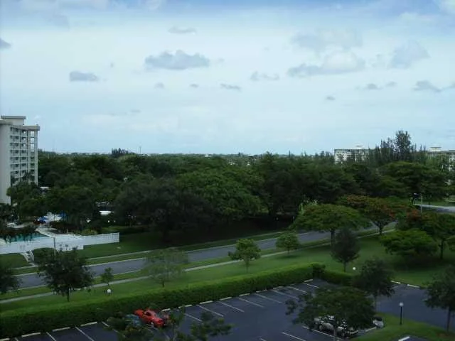 Unit for sale at 3510 Oaks Way, Pompano Beach, FL 33069