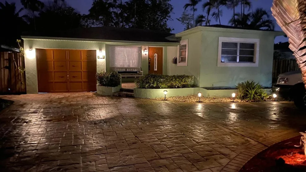 Unit for sale at 425 S 26th Avenue, Hollywood, FL 33020