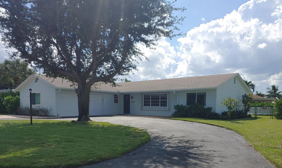 Unit for sale at 7735 Edgewater Drive, Lake Clarke Shores, FL 33406