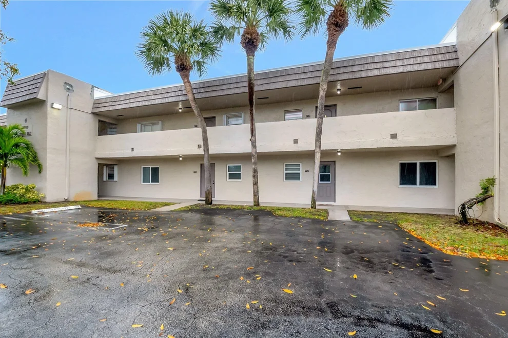 Unit for sale at 2900 Fiore Way, Delray Beach, FL 33445