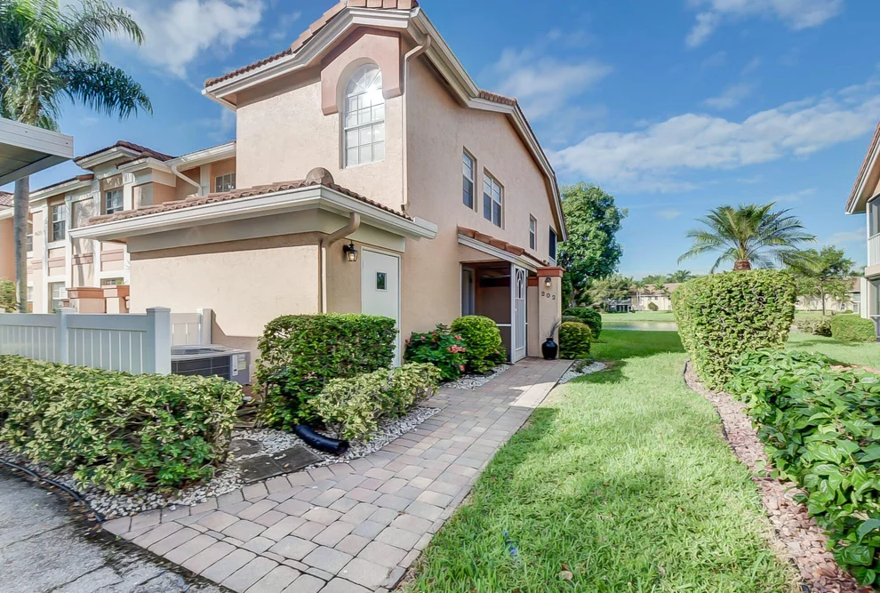 Unit for sale at 9625 Shadybrook Drive, Boynton Beach, FL 33437
