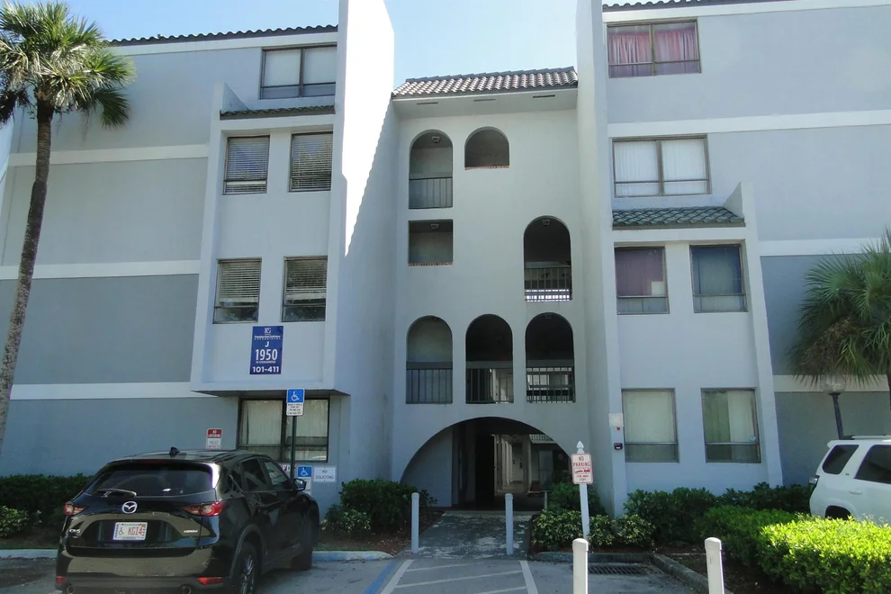 Unit for sale at 1950 N Congress Avenue, West Palm Beach, FL 33401