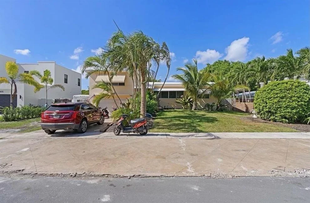 Unit for sale at 1425 NE 4th Avenue, Boca Raton, FL 33432