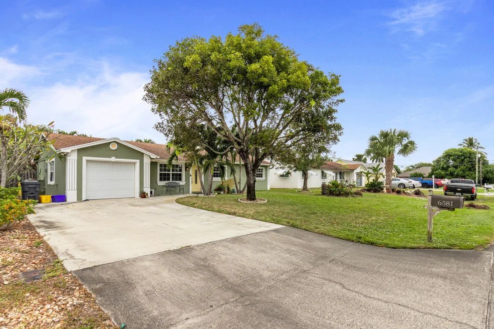 Unit for sale at 6581 Massachusetts Drive, Lake Worth, FL 33462