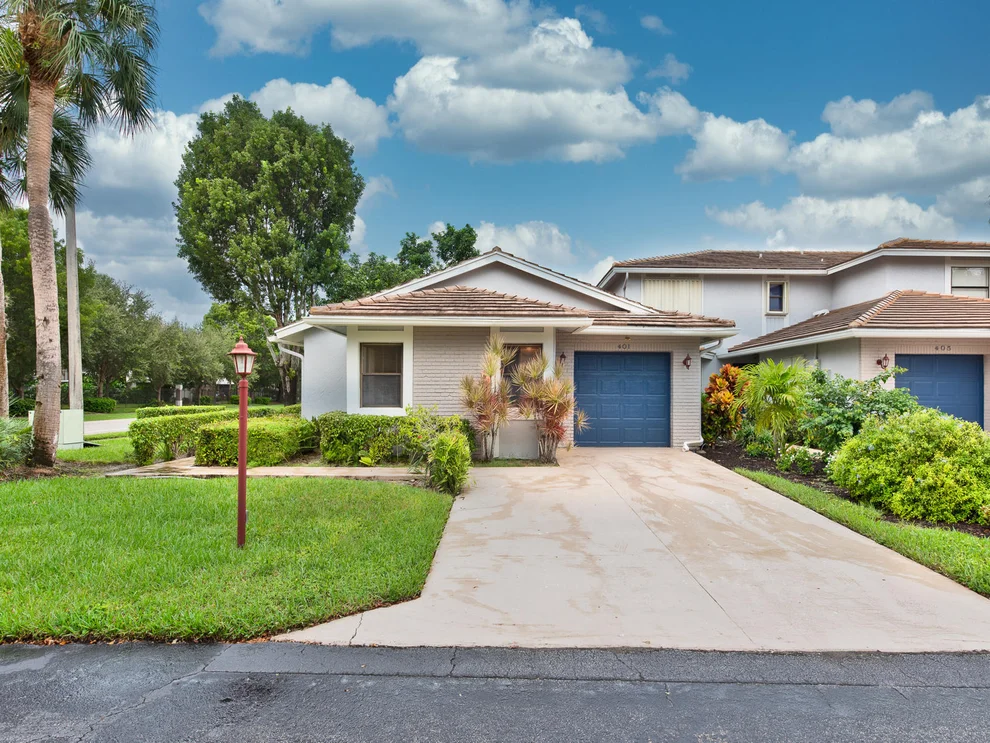 Unit for sale at 401 Lake Point South Lane, Deerfield Beach, FL 33442