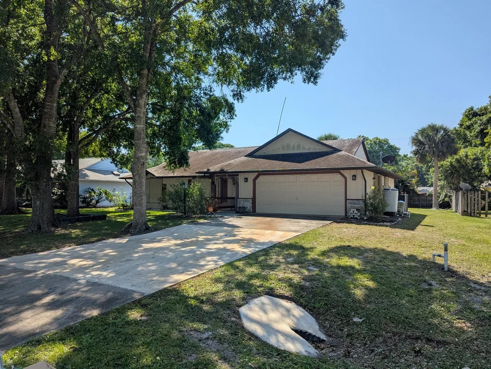 Unit for sale at 7903 Kenwood Road, Fort Pierce, FL 34951