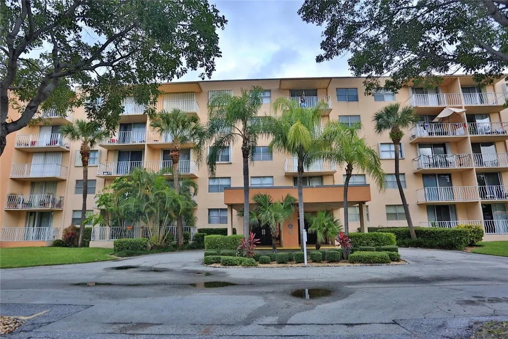 Unit for sale at 480 Executive Center Drive, West Palm Beach, FL 33401